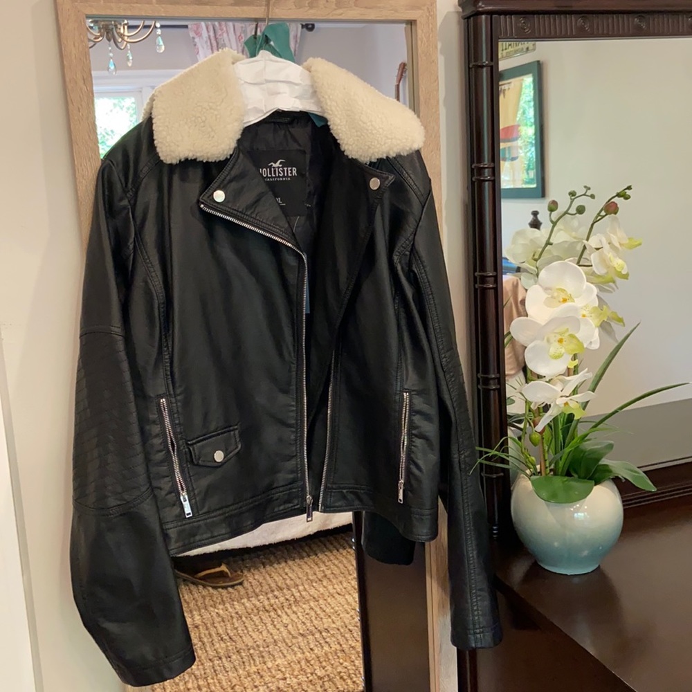 Hollister black leather jacket with fur collar